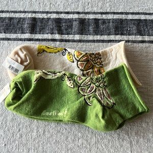 NWT! Smart wool women’s socks. Medium (fits shoe size 7 - 9.5) Firm on price